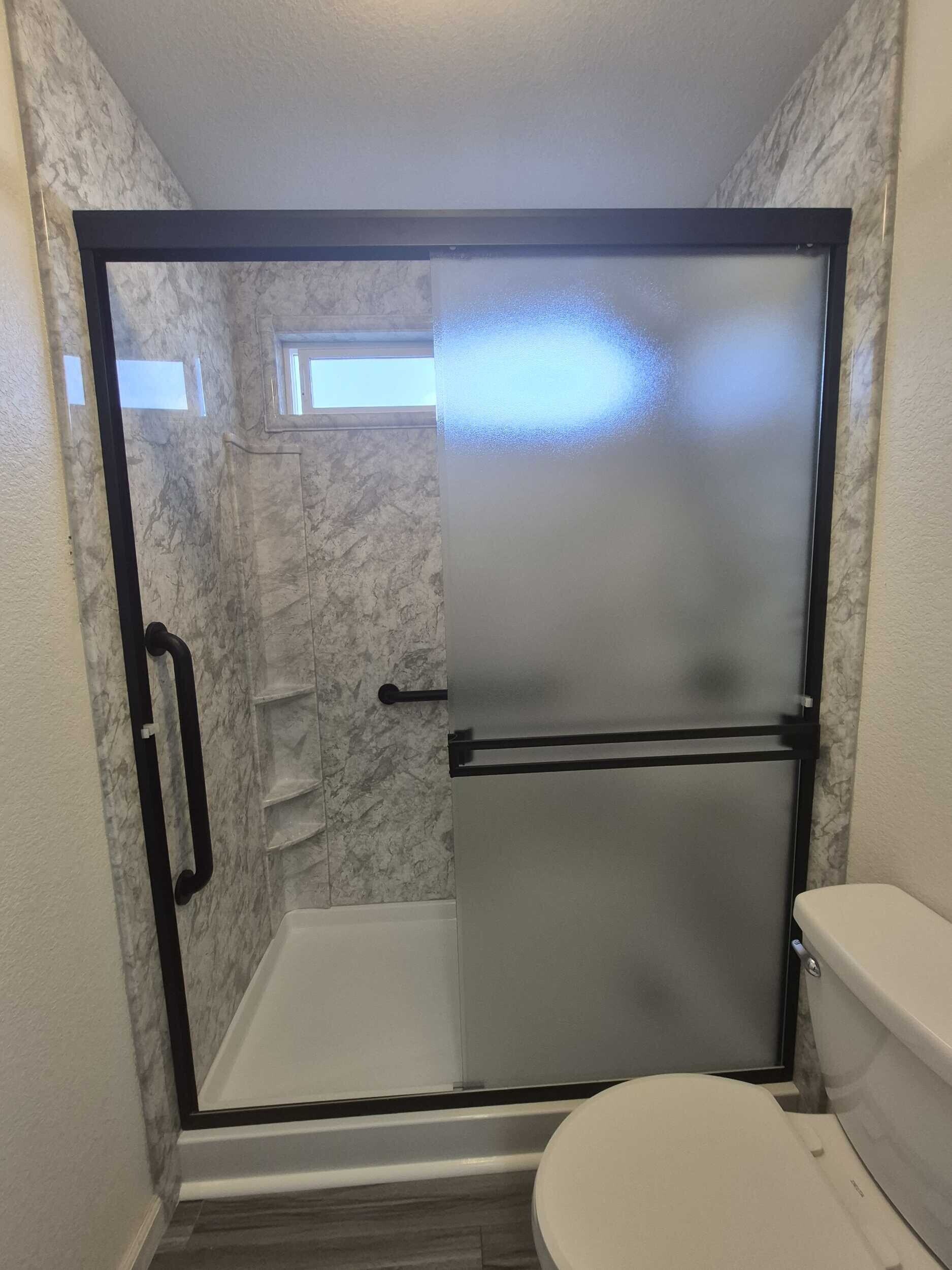 Low-barrier shower 