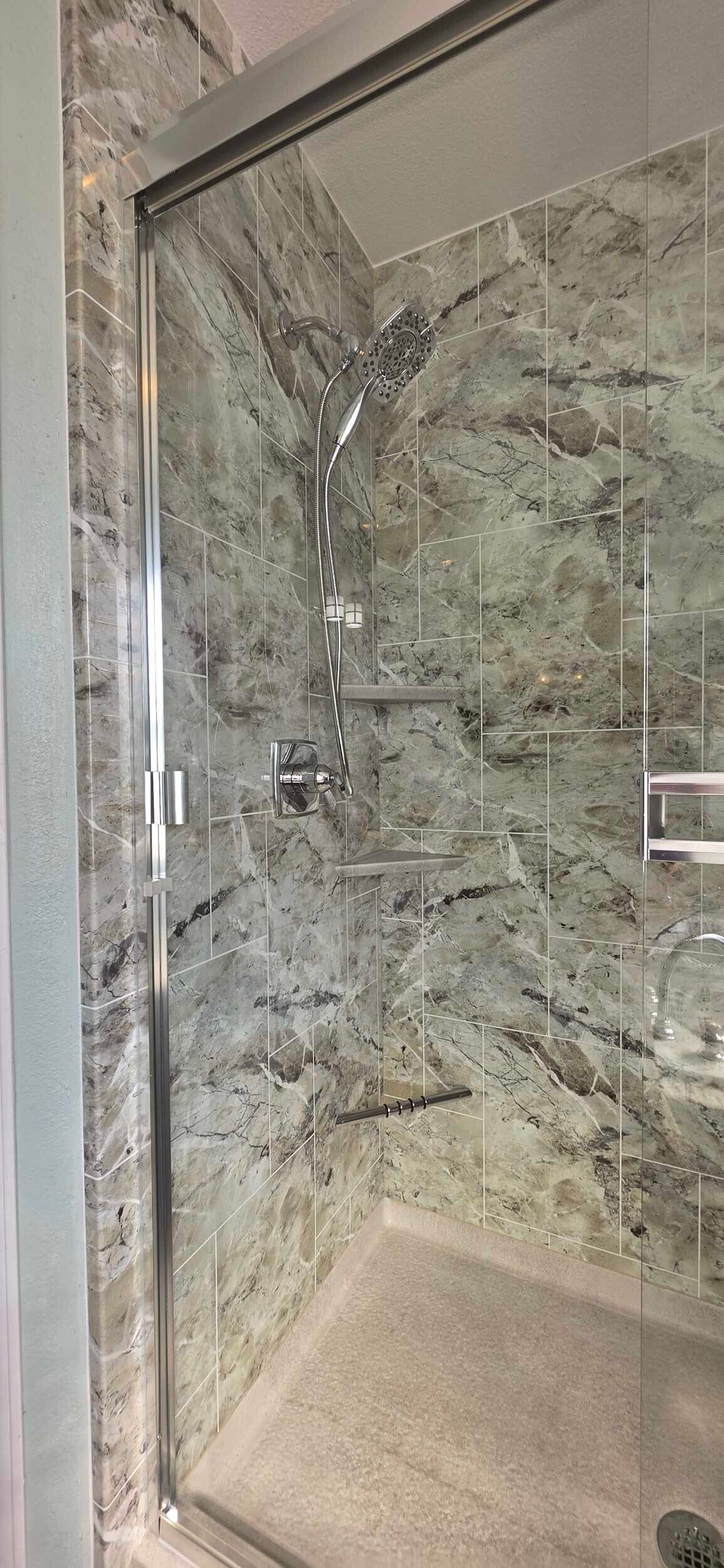 Walk in shower in Verdailles Finish