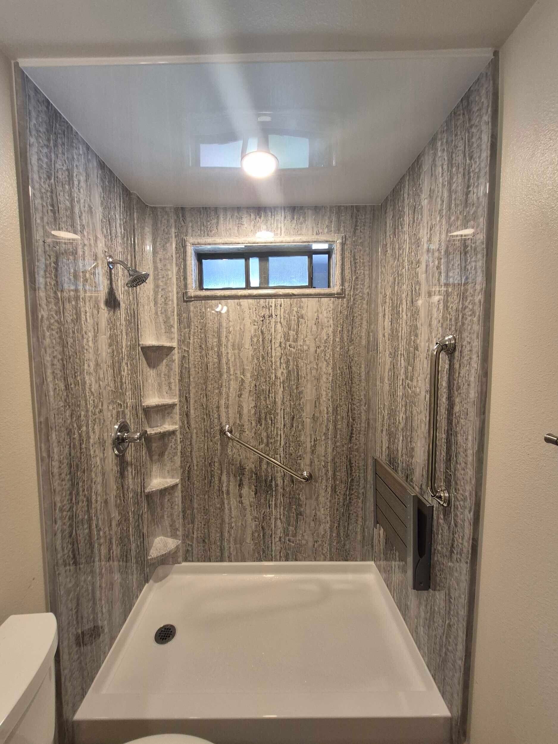 Walk-in shower Quartz Finish